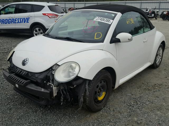 3VWRF31Y19M403097 - 2009 VOLKSWAGEN NEW BEETLE WHITE photo 2