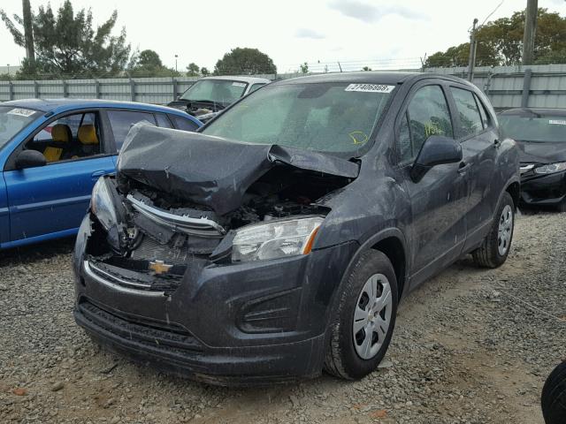 3GNCJKSBXGL235126 - 2016 CHEVROLET TRAX LS GRAY photo 2