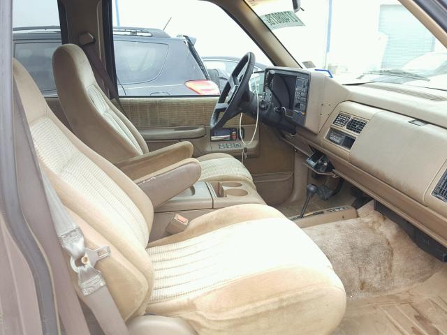 1GNFK16K9RJ388654 - 1994 CHEVROLET SUBURBAN K TAN photo 5