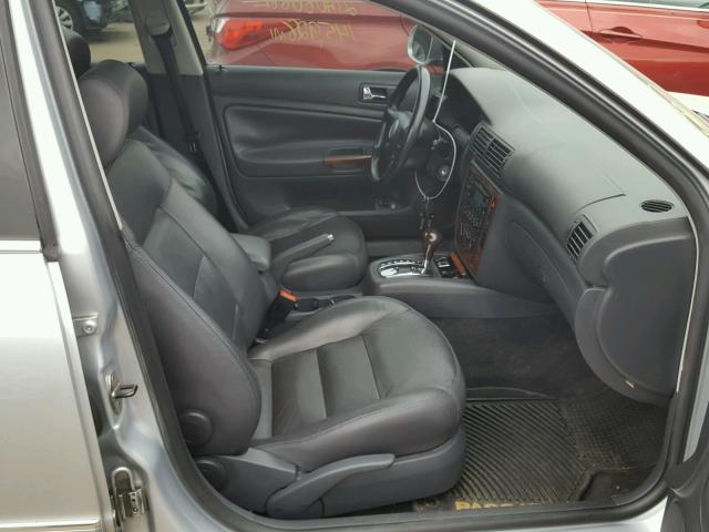 WVWAD63B75P006577 - 2005 VOLKSWAGEN PASSAT GLS SILVER photo 5