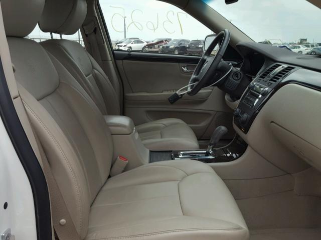 1G6KD57Y79U103687 - 2009 CADILLAC DTS WHITE photo 5