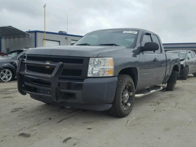 1GCRCPEX0BZ155546 - 2011 CHEVROLET SILVERADO GRAY photo 2