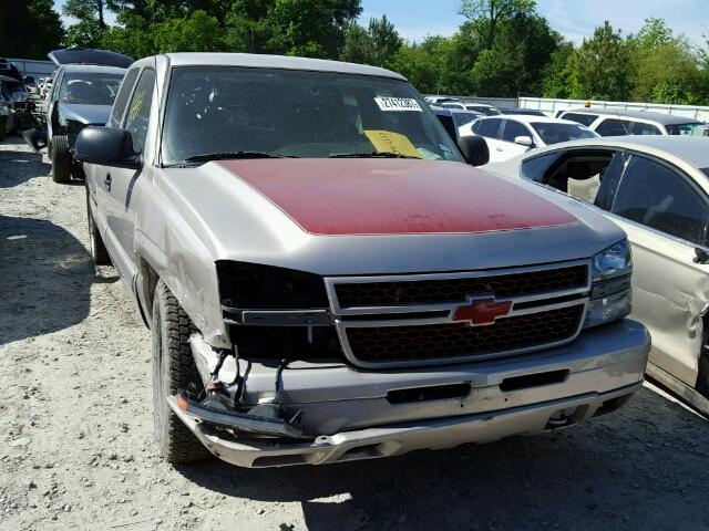 2GCEC19VX41383358 - 2004 CHEVROLET SILVERADO SILVER photo 1