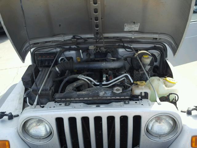 1J4FA49S75P348003 - 2005 JEEP WRANGLER / SILVER photo 7