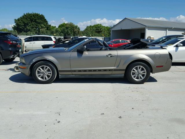 1ZVFT84N955171911 - 2005 FORD MUSTANG BROWN photo 9