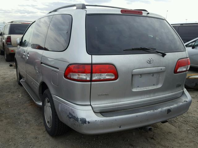 4T3ZF13C02U467080 - 2002 TOYOTA SIENNA LE SILVER photo 3