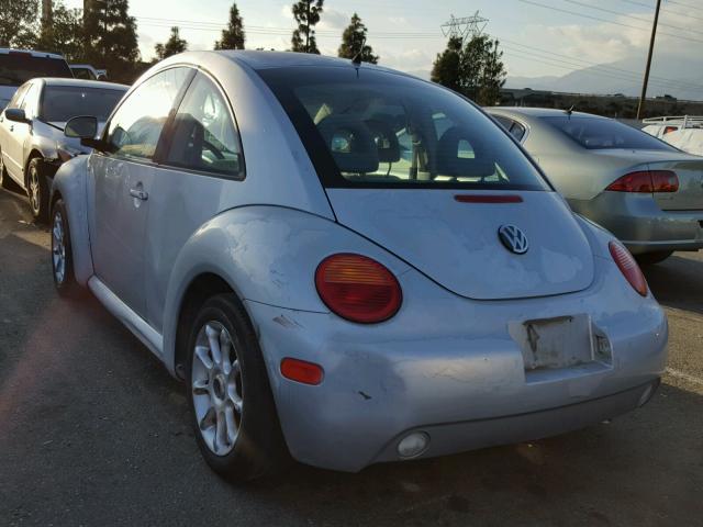 3VWCC21C3YM444827 - 2000 VOLKSWAGEN NEW BEETLE SILVER photo 3