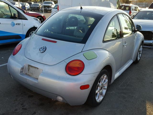 3VWCC21C3YM444827 - 2000 VOLKSWAGEN NEW BEETLE 银色 照片 4