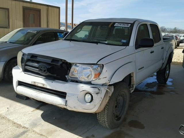 5TEJU62N86Z217549 - 2006 TOYOTA TACOMA DOU WHITE photo 2