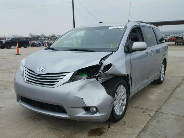 5TDJK3DC0FS114915 - 2015 TOYOTA SIENNA LE SILVER photo 2