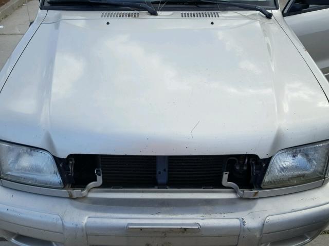 JACDJ58X4W7903067 - 1998 ISUZU TROOPER S SILVER photo 7