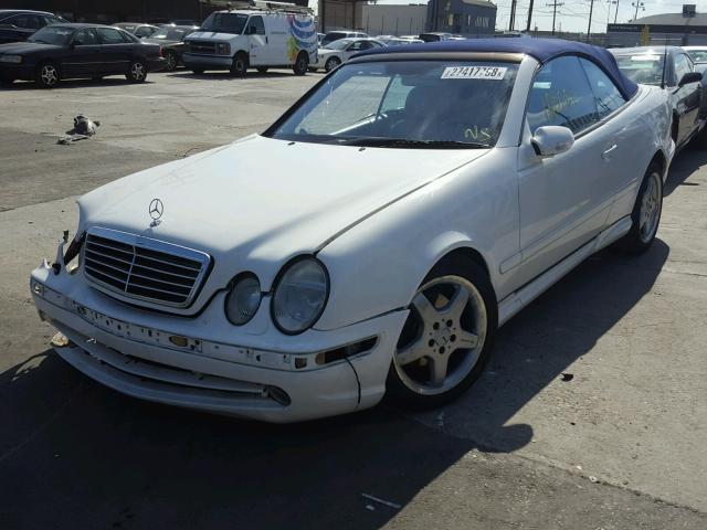 WDBLK70GX3T142032 - 2003 MERCEDES-BENZ CLK 430 WHITE photo 2