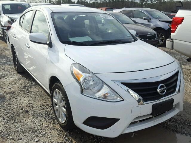 3N1CN7APXHL878832 - 2017 NISSAN VERSA S WHITE photo 1