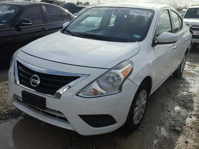 3N1CN7APXHL878832 - 2017 NISSAN VERSA S WHITE photo 2