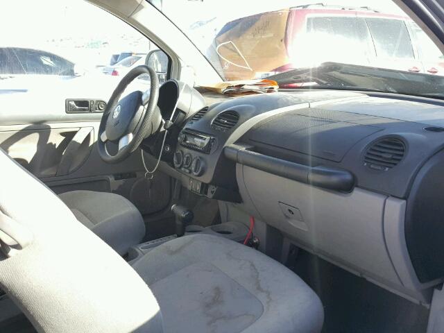 3VWBB61C7WM001387 - 1998 VOLKSWAGEN NEW BEETLE 银色 照片 5