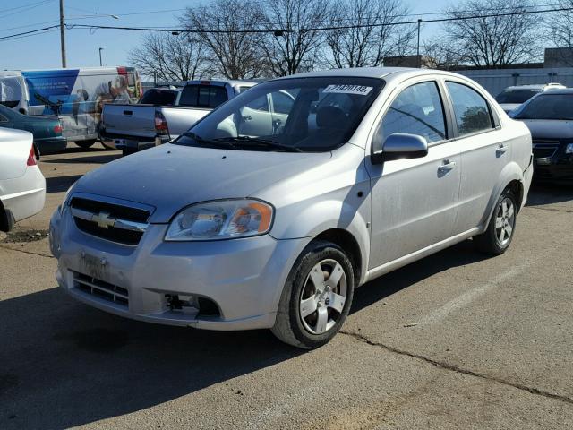 KL1TD56698B092047 - 2008 CHEVROLET AVEO BASE SILVER photo 2