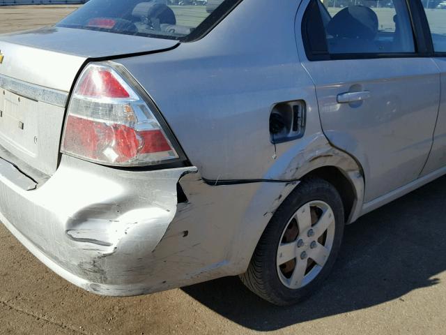 KL1TD56698B092047 - 2008 CHEVROLET AVEO BASE SILVER photo 9