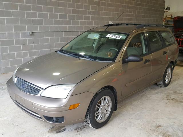 1FAFP36N95W258702 - 2005 FORD FOCUS ZXW BEIGE photo 2