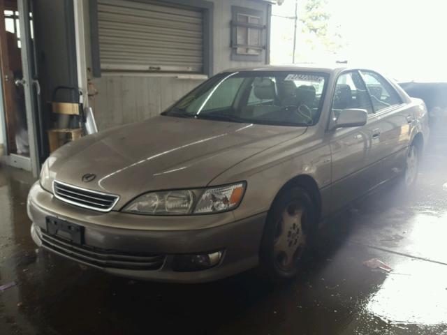 JT8BF28G2Y0267803 - 2000 LEXUS ES 300 GOLD photo 2