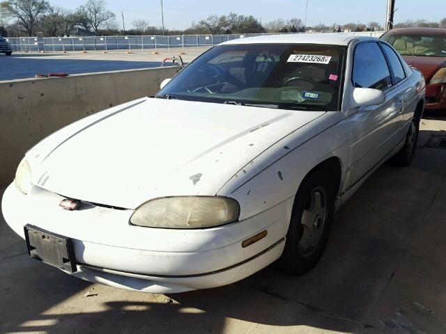 2G1WX12KXW9185739 - 1998 CHEVROLET MONTE CARL WHITE photo 2