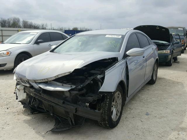 5NPEB4AC3CH496936 - 2012 HYUNDAI SONATA GLS SILVER photo 2