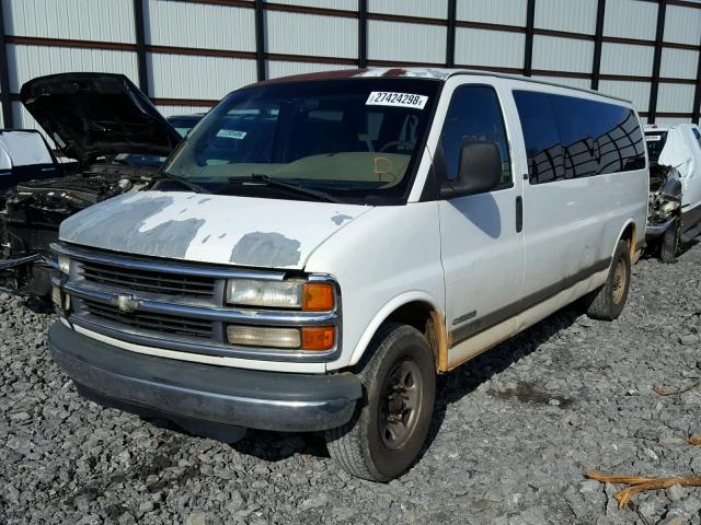 1GAHG39R911186370 - 2001 CHEVROLET EXPRESS G3 WHITE photo 2