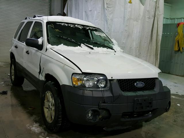 1FMYU93185KC90642 - 2005 FORD ESCAPE XLT WHITE photo 1