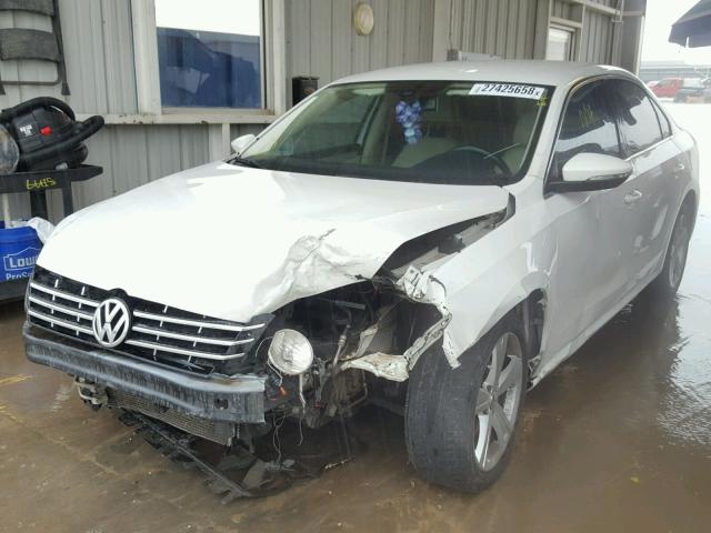 1VWBH7A3XCC098604 - 2012 VOLKSWAGEN PASSAT SE WHITE photo 2