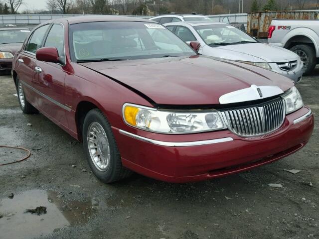 1LNFM83W0WY705111 - 1998 LINCOLN TOWN CAR C MAROON photo 1