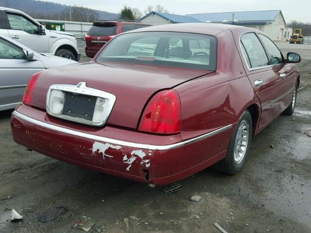 1LNFM83W0WY705111 - 1998 LINCOLN TOWN CAR C MAROON photo 4