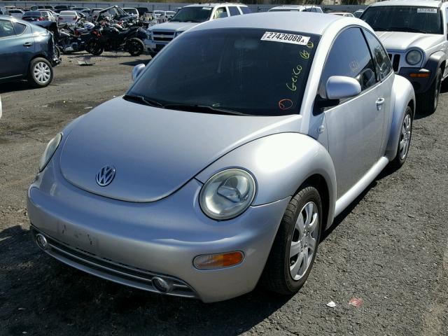 3VWCC21C3YM431009 - 2000 VOLKSWAGEN NEW BEETLE SILVER photo 2