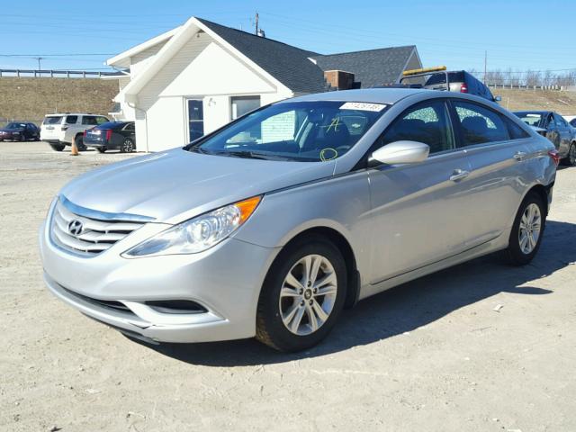 5NPEB4AC1DH651517 - 2013 HYUNDAI SONATA GLS SILVER photo 2