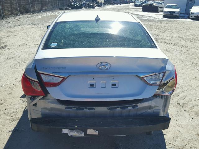 5NPEB4AC1DH651517 - 2013 HYUNDAI SONATA GLS SILVER photo 9