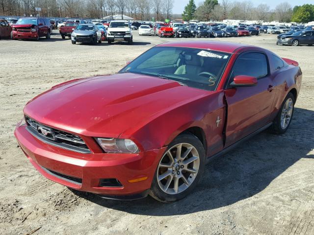 1ZVBP8AN3A5145242 - 2010 FORD MUSTANG RED photo 2