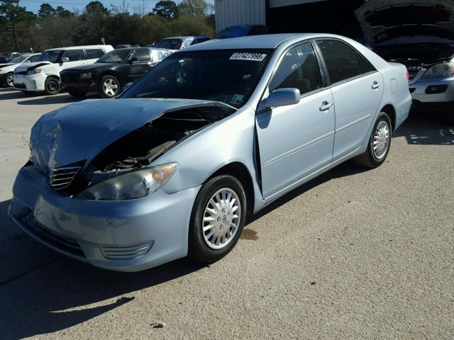 4T1BE32K45U569780 - 2005 TOYOTA CAMRY LE BLUE photo 2