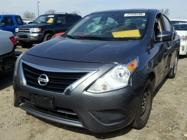 3N1CN7AP1HL836792 - 2017 NISSAN VERSA S GRAY photo 2