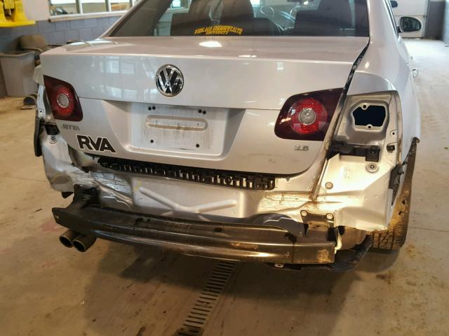 3VWJZ7AJ9AM028675 - 2010 VOLKSWAGEN JETTA S SILVER photo 9