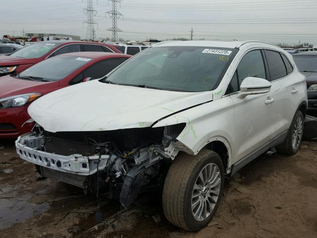 5LMCJ2A90FUJ21978 - 2015 LINCOLN MKC WHITE photo 2