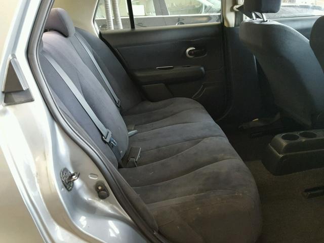 3N1BC11E98L403153 - 2008 NISSAN VERSA S GRAY photo 6