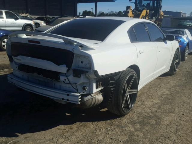 2C3CDXBGXEH346360 - 2014 DODGE CHARGER SE WHITE photo 4