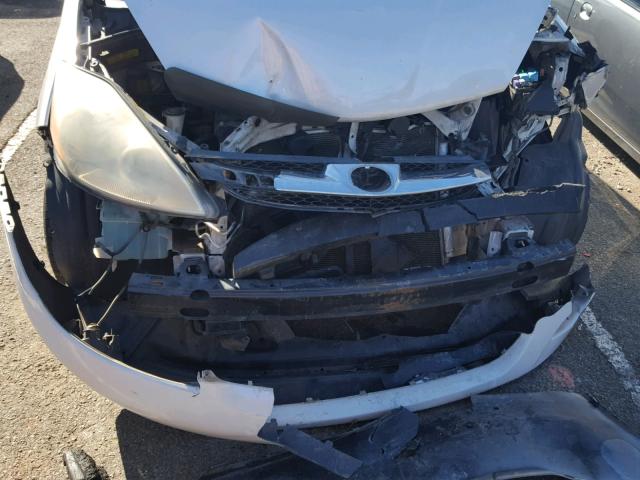 5TDBA22C96S071504 - 2006 TOYOTA SIENNA XLE WHITE photo 9