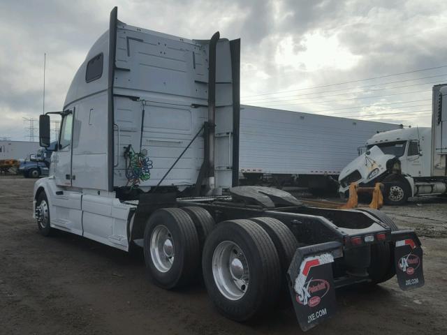 4V4NC9KK08N491009 - 2008 VOLVO VN VNL WHITE photo 3