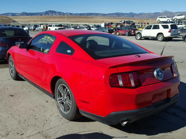 1ZVBP8AM0B5136829 - 2011 FORD MUSTANG RED photo 3