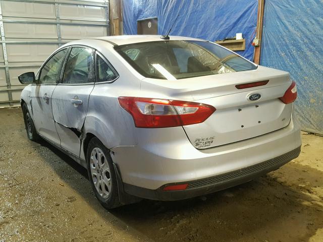 1FAHP3F22CL205398 - 2012 FORD FOCUS SE SILVER photo 3