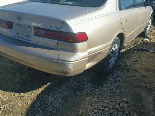 4T1BG28K5WU354776 - 1998 TOYOTA CAMRY CE TAN photo 9