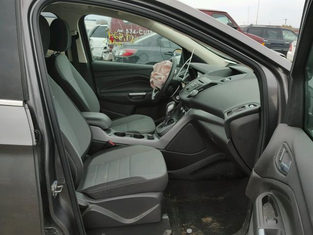 1FMCU9GX5DUD17047 - 2013 FORD ESCAPE SE GRAY photo 5