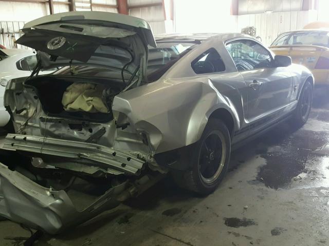 1ZVHT80N495111944 - 2009 FORD MUSTANG SILVER photo 4