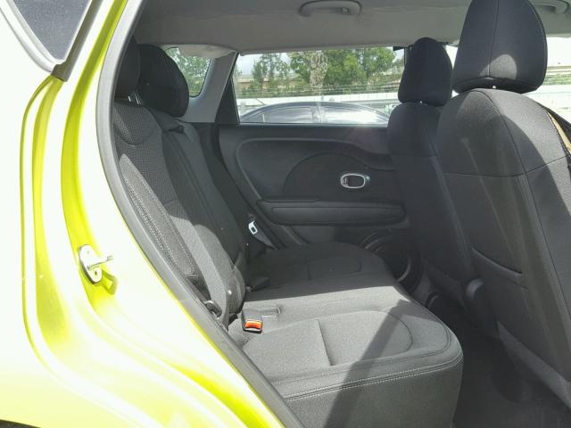 KNDJP3A54J7889387 - 2018 KIA SOUL + GREEN photo 6