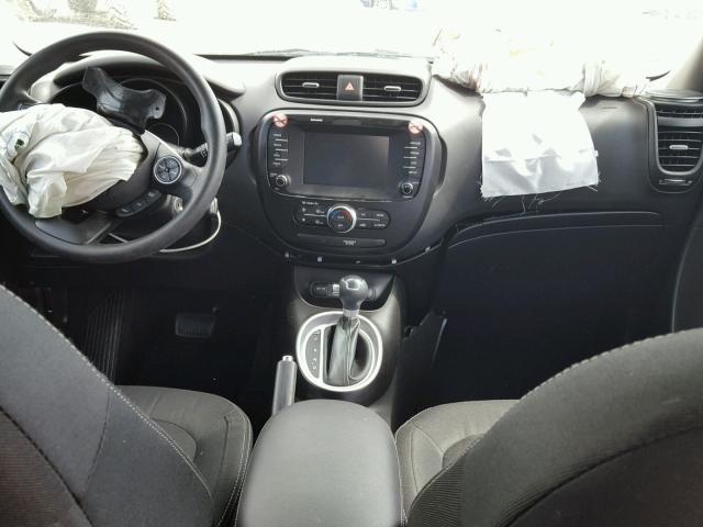 KNDJP3A54J7889387 - 2018 KIA SOUL + GREEN photo 9