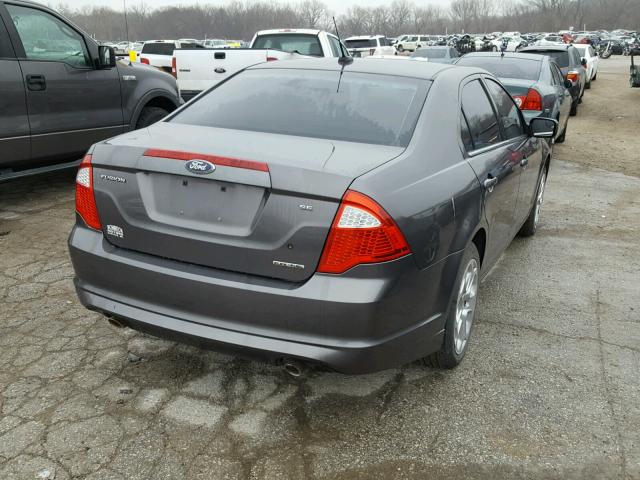 3FAHP0HG2BR330151 - 2011 FORD FUSION SE GRAY photo 4